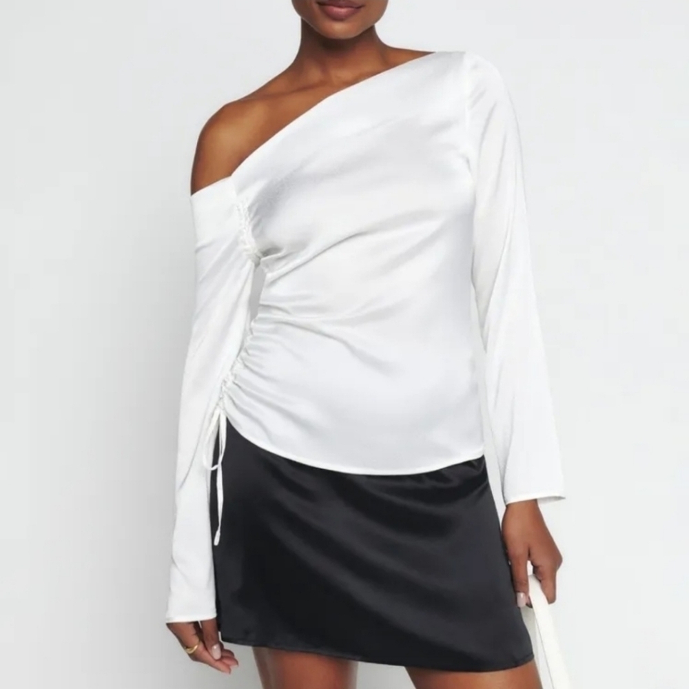 Reformation White Off The Shoulder Top Size 0 Asymmetrical